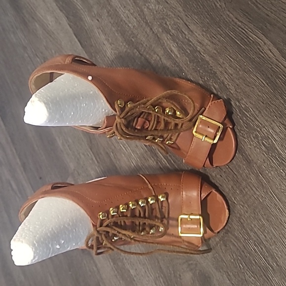 Lace-up Heels - Picture 2 of 4